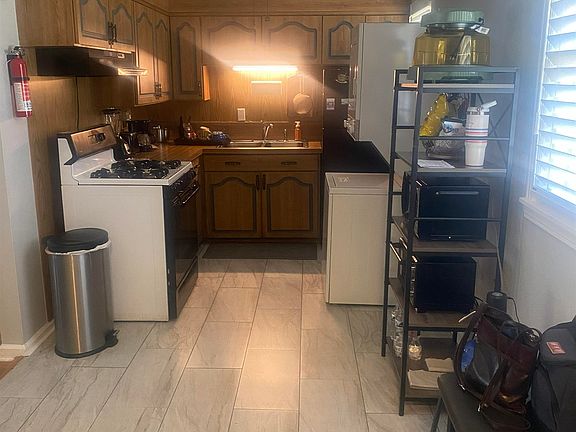 2nd image of 370 Lillian Dr