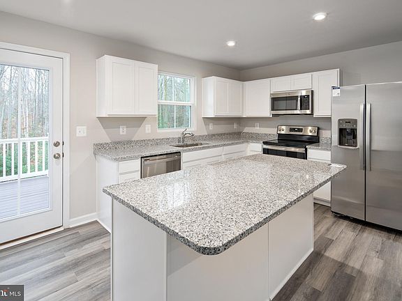 5th image of 1800 Glenmere Rd