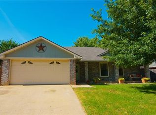 409 Oakwood Cir, Shady Shores, TX 76208