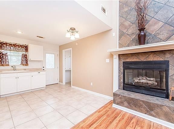 4th image of 1029 Weimers Ave