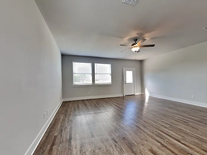4 bed, 2.0 bath, 2008 sqft, $2,295 — Photo 4