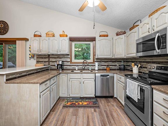 4th image of 471 44th Avenue Ct