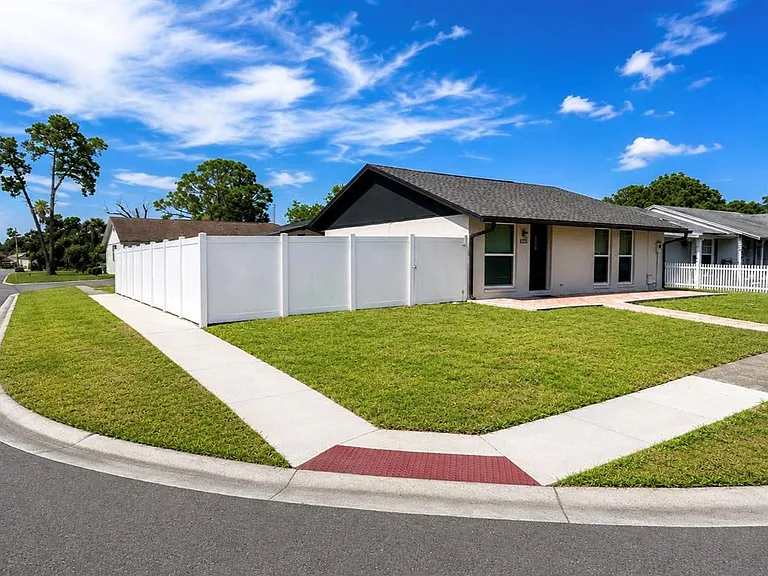 8541 Briar Grove Cir — Photo 38