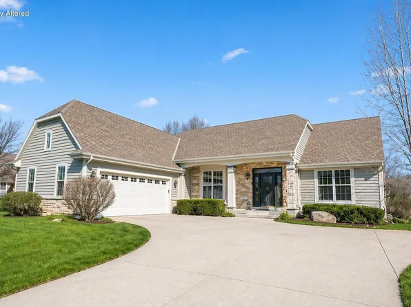 2844 Oakmont DRIVE, East Troy, WI 53120