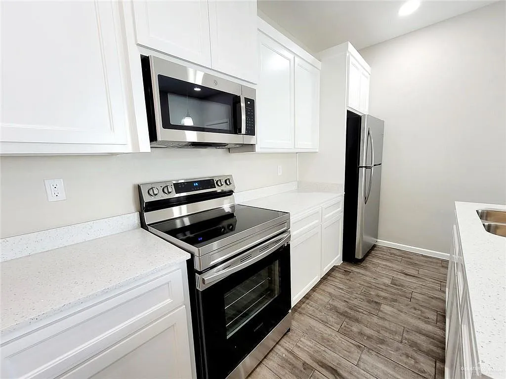 2 bed, 2.0 bath, 947 sqft, $1,050 — Photo 3