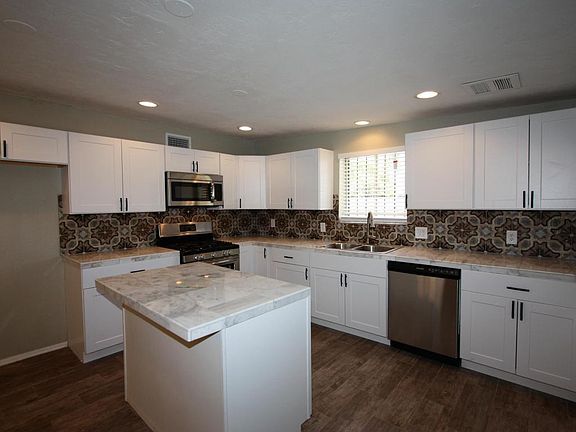 2nd image of 1282 W Pelaar St