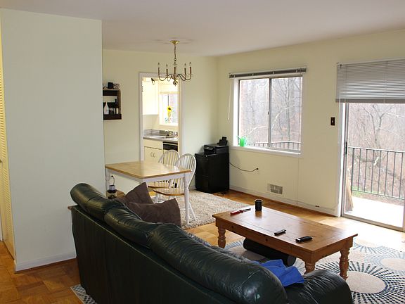 2nd image of 10655 Weymouth St #10655