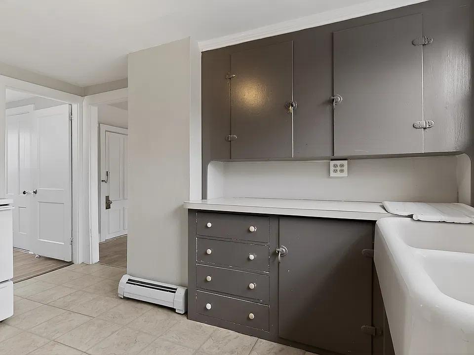 40 Court St #8