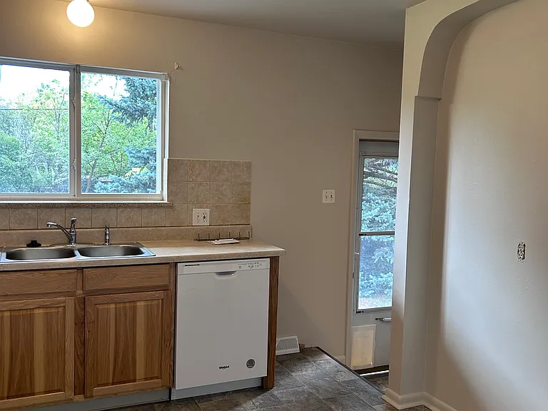 2208 Stanford Rd — Photo 13