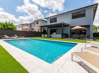8871 NW 160th Ter, Miami Lakes, FL 33018