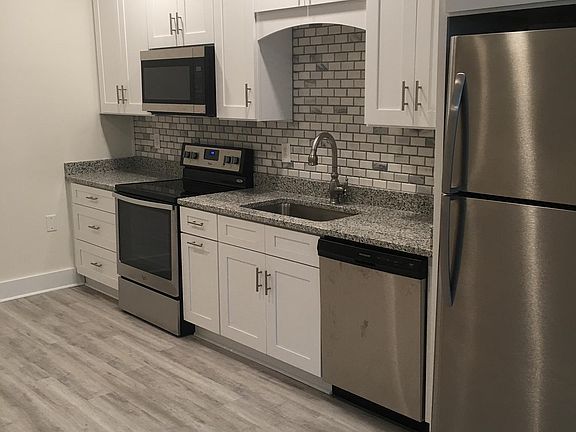 2nd image of 403 Upper 36th Ave S #B