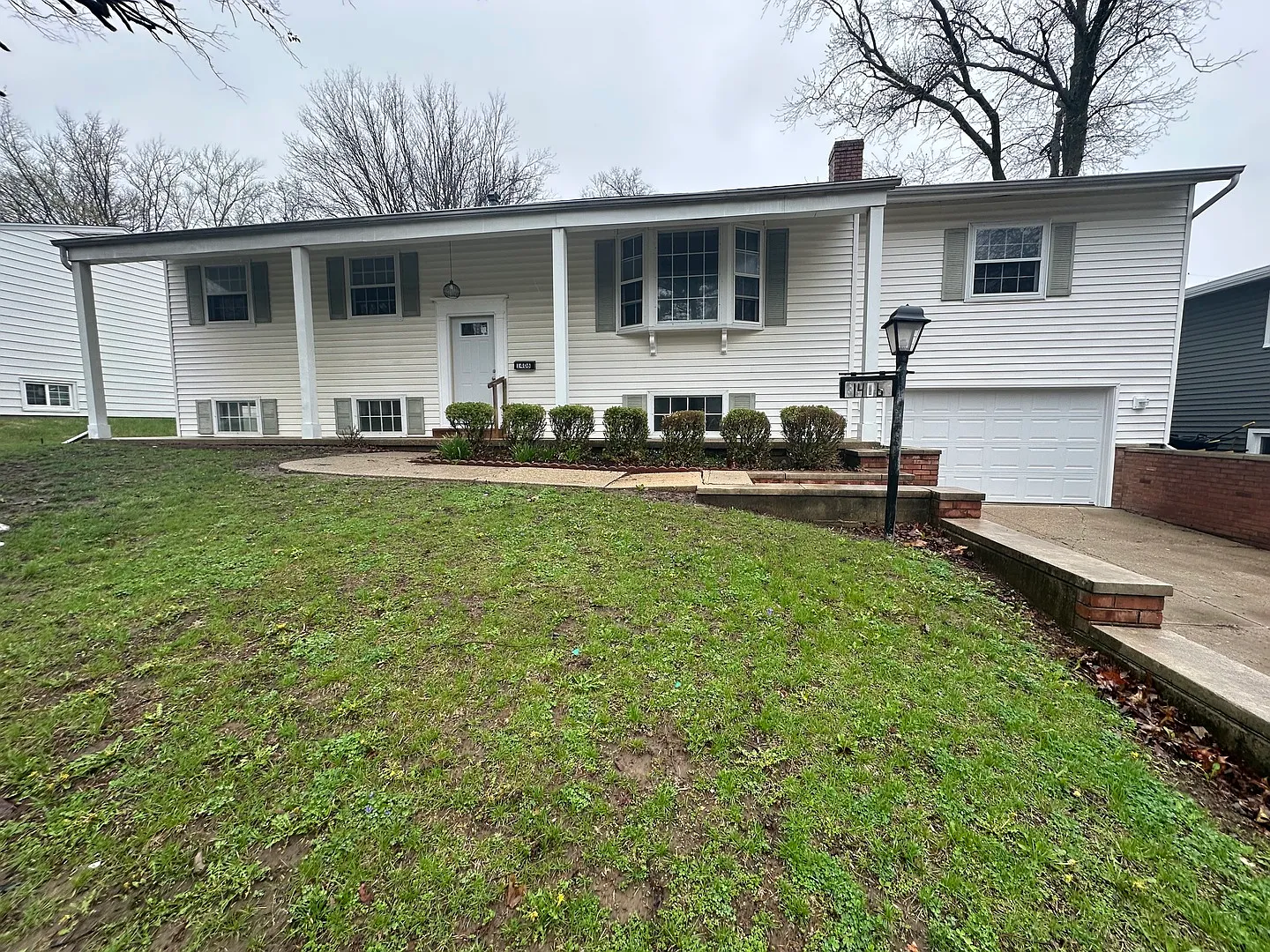 1406 Searle Dr photo 1