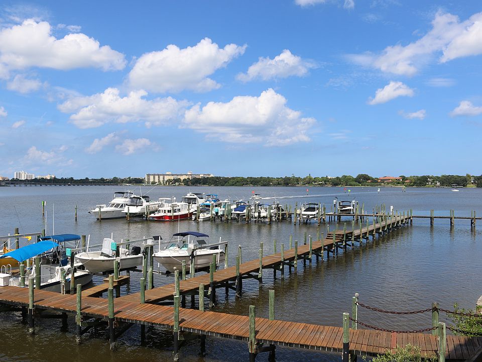 1st image of 525 Marina Point Dr