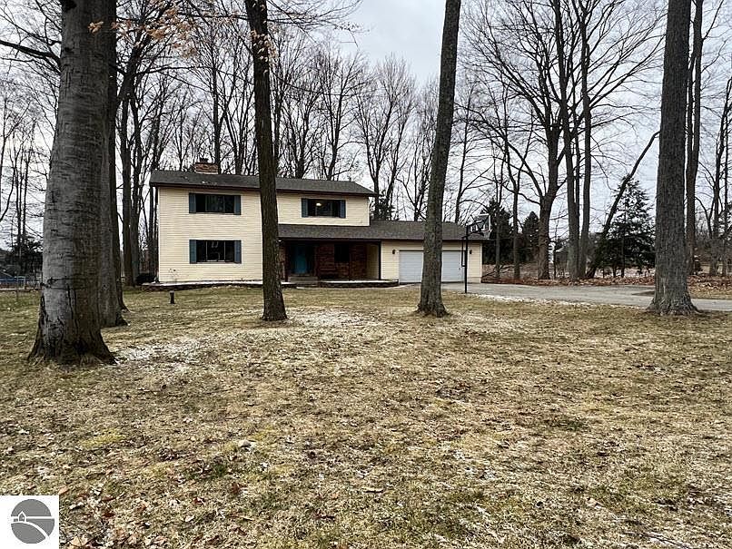 1st image of 102 Blossom Ave