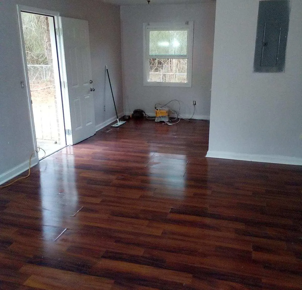 3 bed, 912 sqft, $1,250 — Photo 2