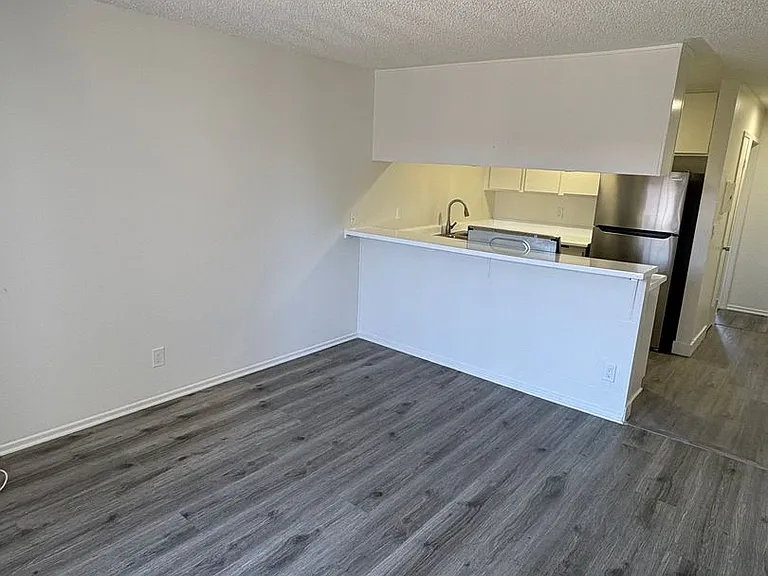 Woodman Apartments — Photo 12