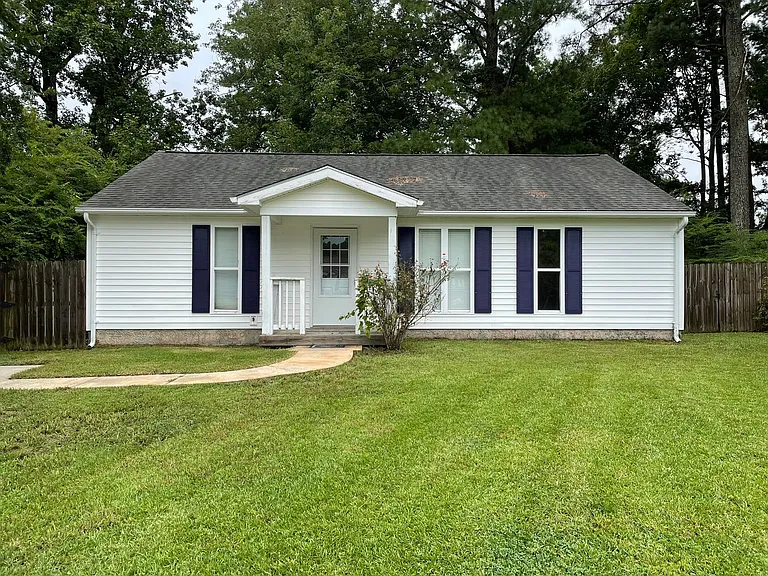17 Lakewood Ct — Photo 1