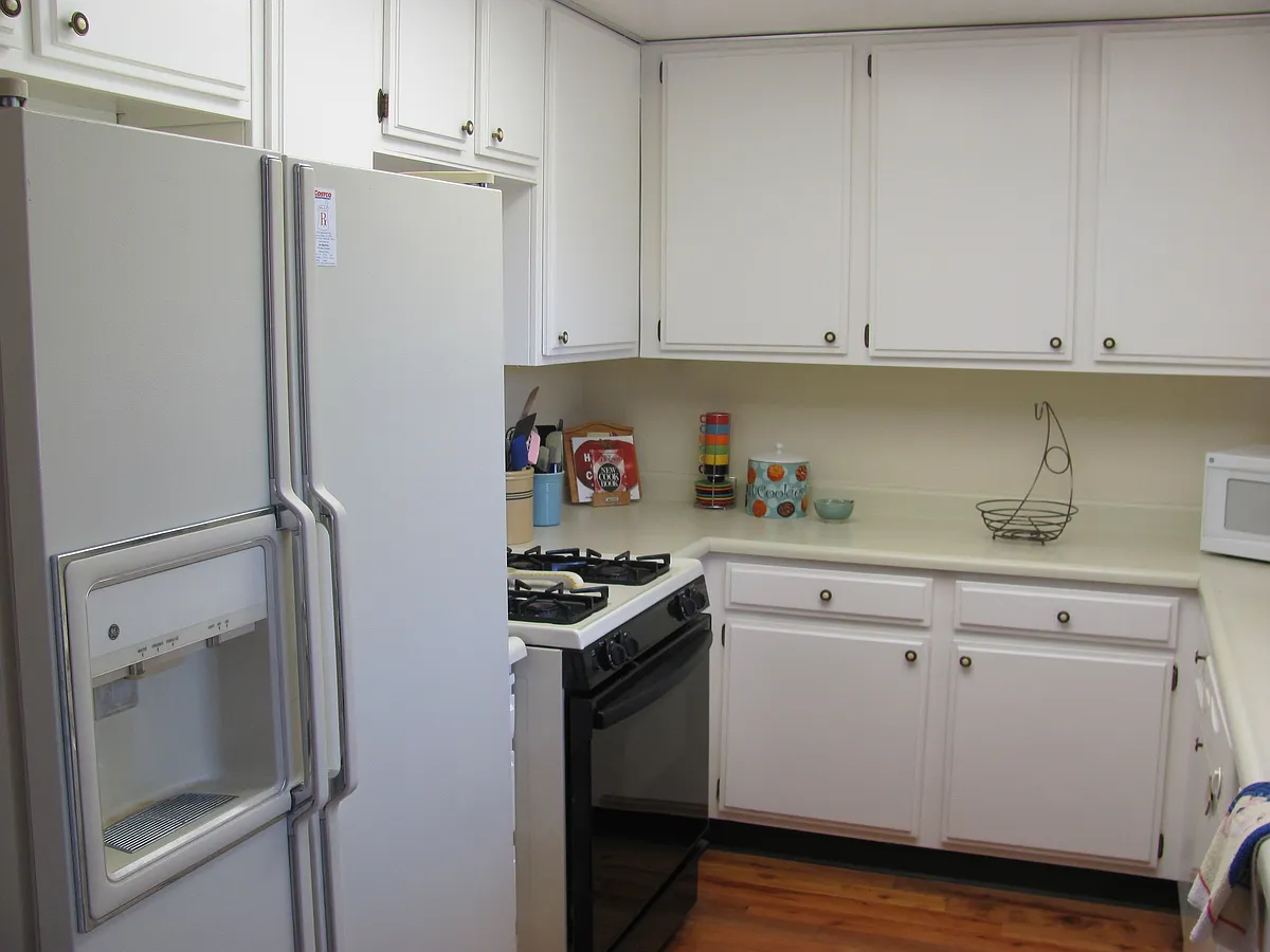Building Photo - 2250 King Ct #14