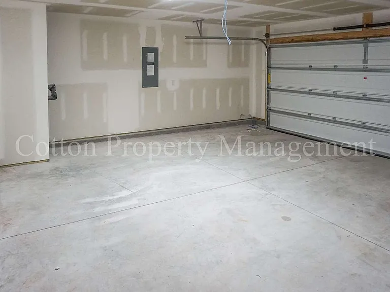 602 Draymore Dr NE — Photo 22
