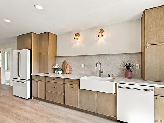 5th image of 8866 Cliffridge Ave