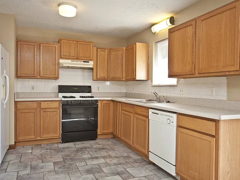 311 Willow Ave — Photo 9