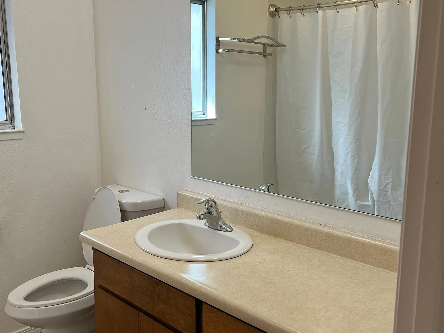2 bed, 760 sqft, $1,200 — Photo 2