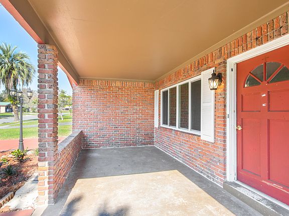 4th image of 207 Holly Ln