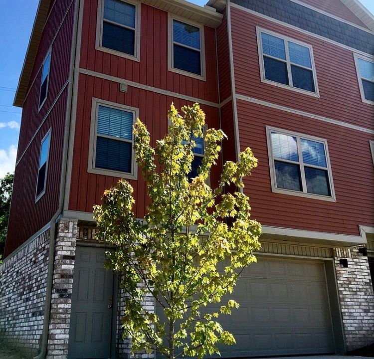 1st image of 2807 W Cottonwillow Way