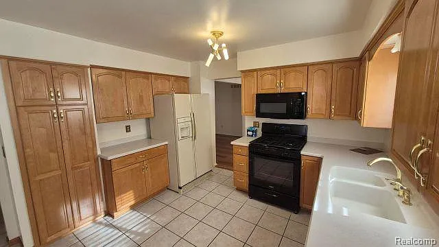 3 bed, 2.5 bath, 1835 sqft, $2,400 — Photo 4