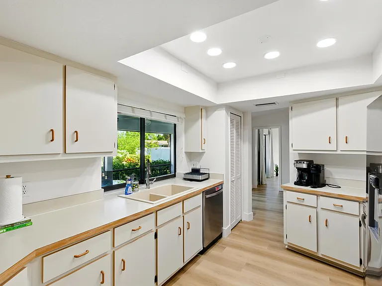 2039 Coral Point Dr — Photo 8