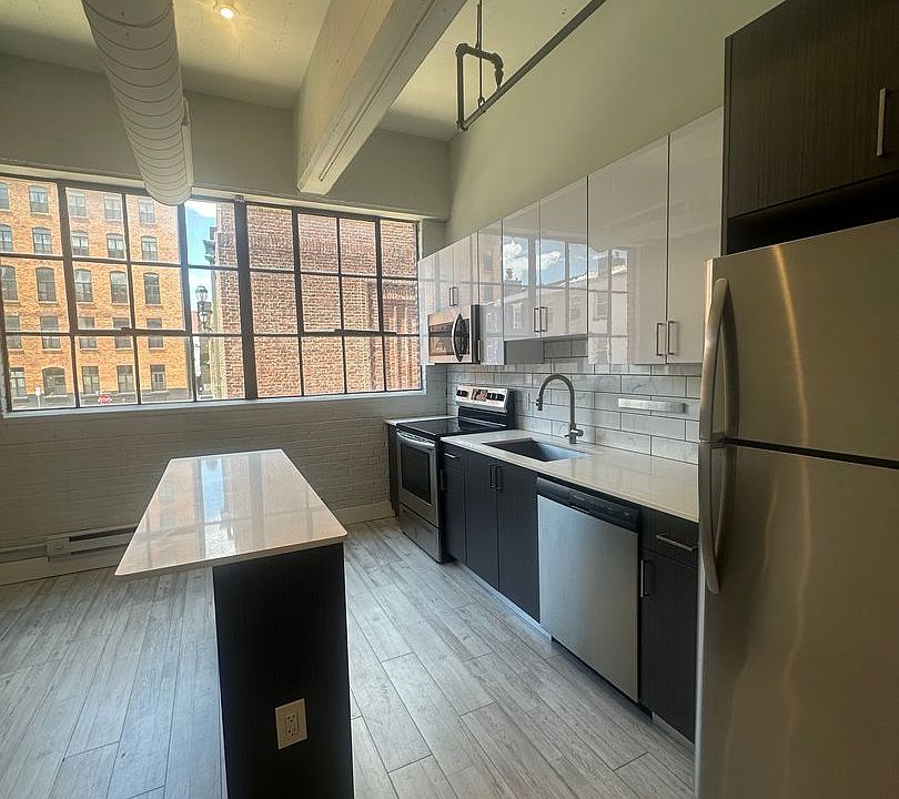 1st image of 412-426 S 13th St #207