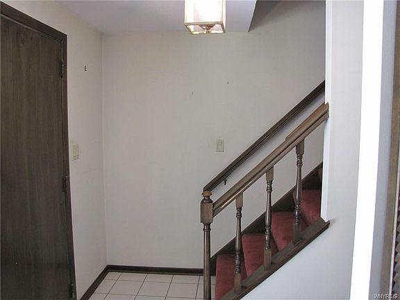 5th image of 38 Woodview Ct