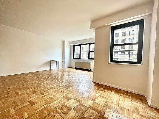 3rd image of 7 E 86th St APT 6B