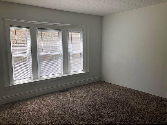 3rd image of 1051 Alpine Ave NW APT 1