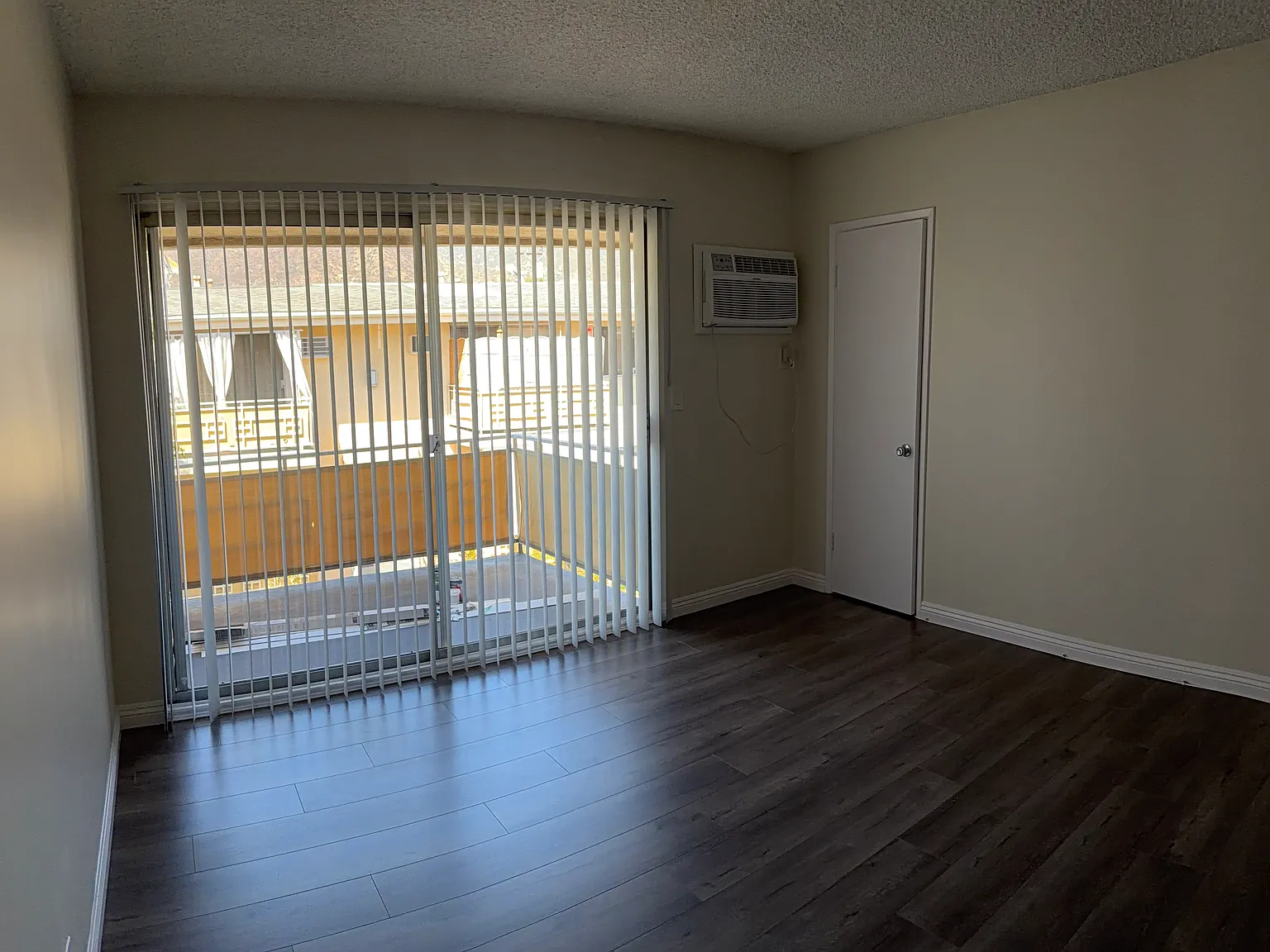 1 bed, 700 sqft, $1,950 — Photo 3