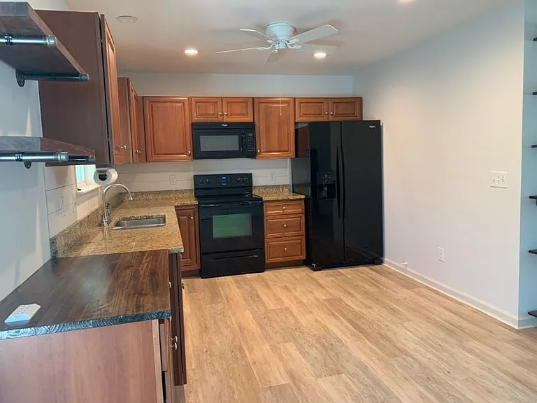 413 Queen Anne St — Photo 3