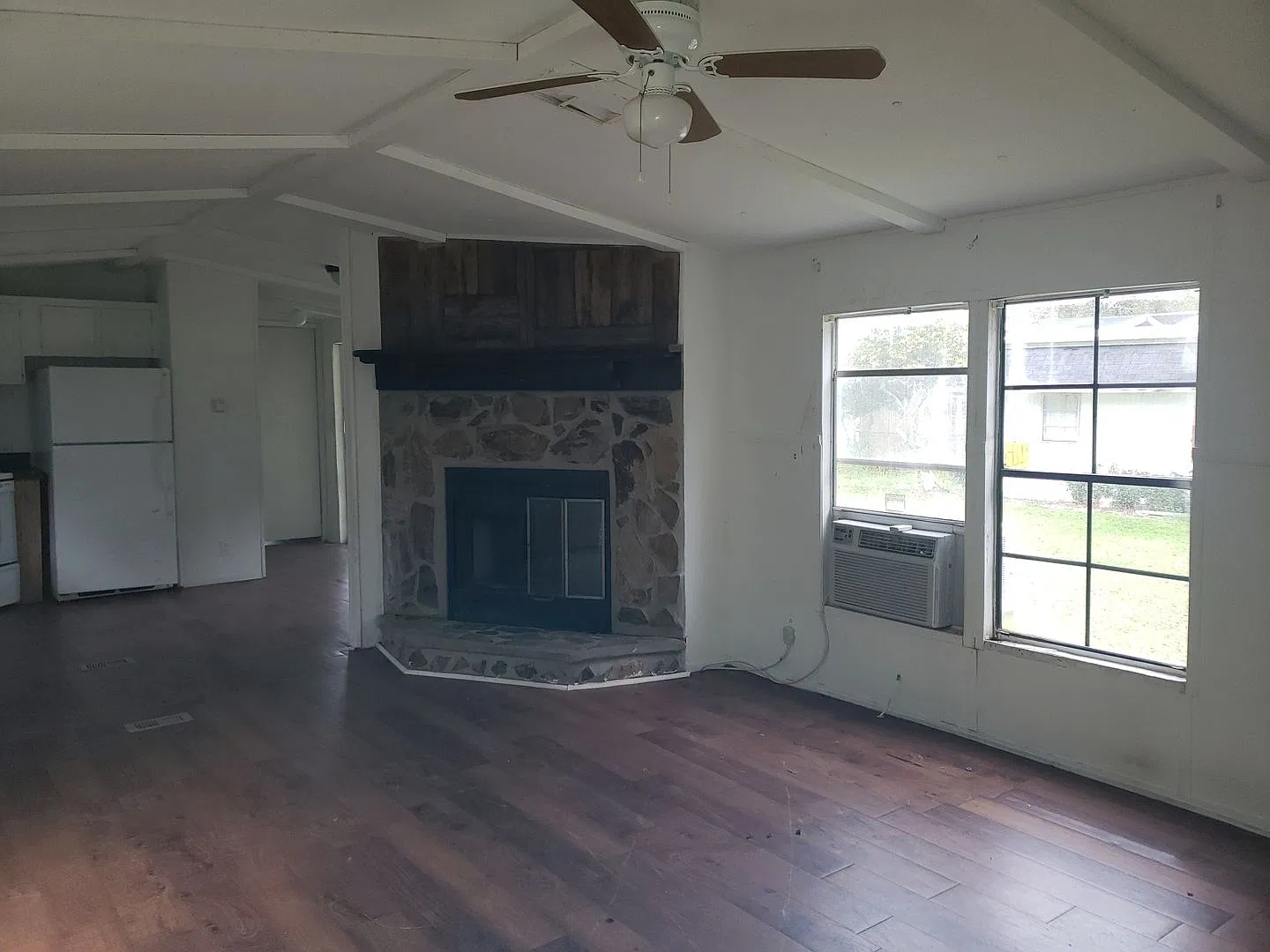 2 Bed 2 Bath Mobile Home — Photo 3