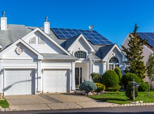 28 Harwood Rd, Monroe Township, NJ 08831