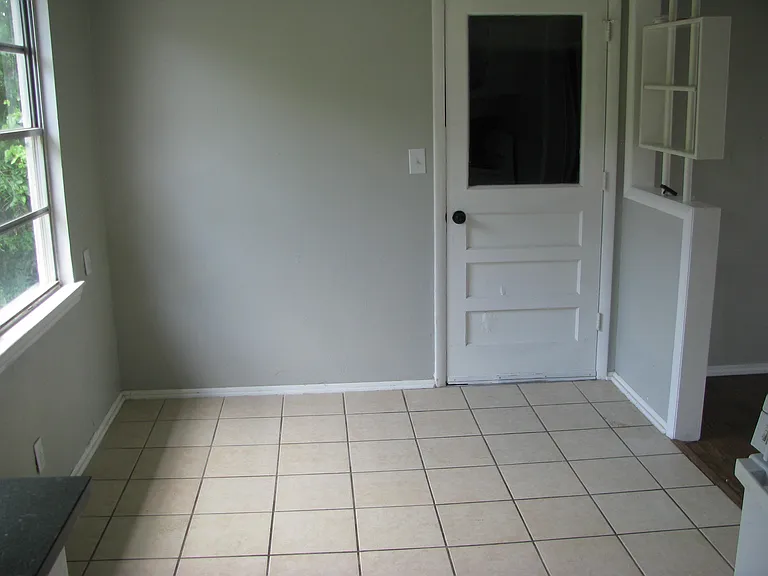 306 W Bass Ave — Photo 5