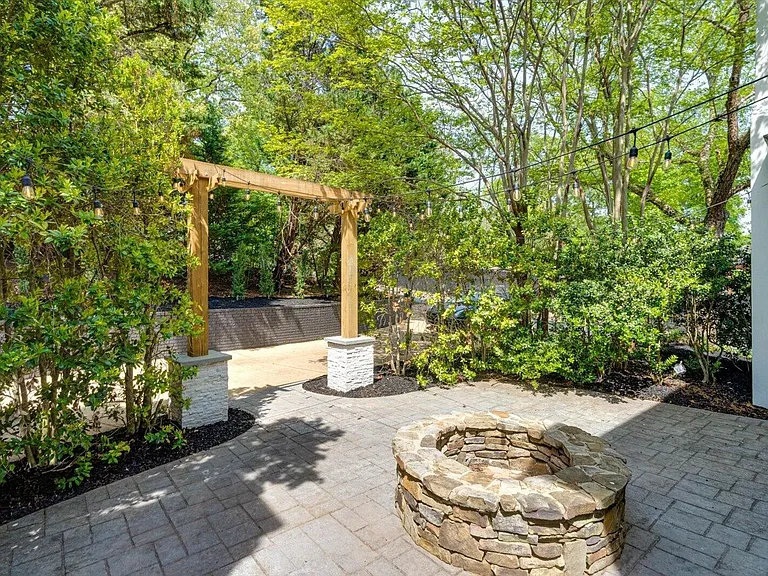 1103 Centennial Dr — Photo 16