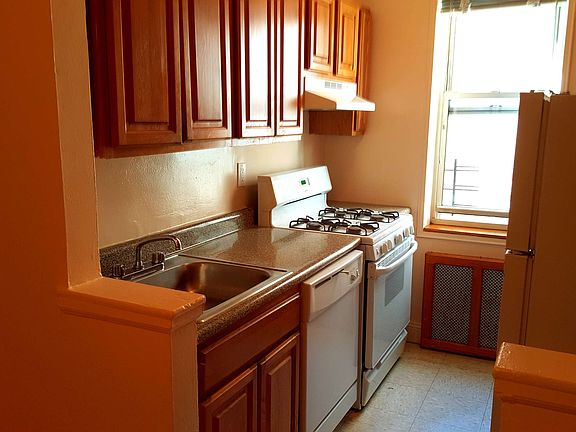 2nd image of 13510 Grand Central Pkwy APT 504