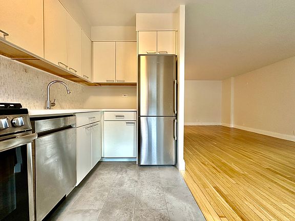 5th image of 135 W 96th St APT 8D