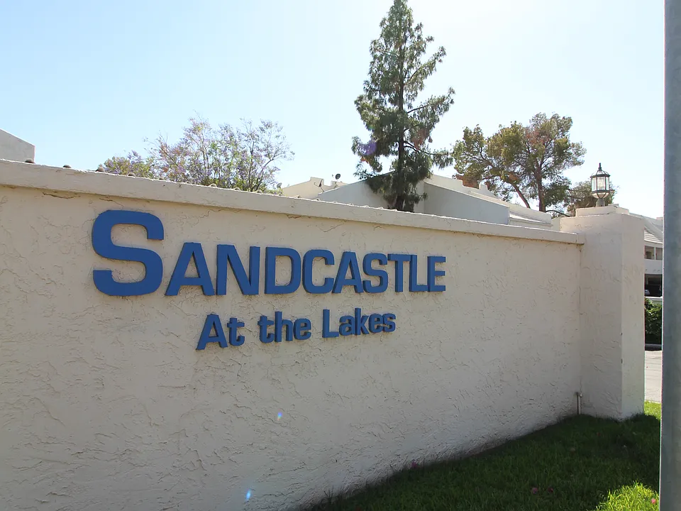 1149 E Sandpiper Dr #111