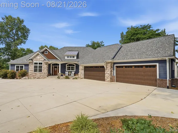 27035 N Dixboro Rd, South Lyon, MI 48178