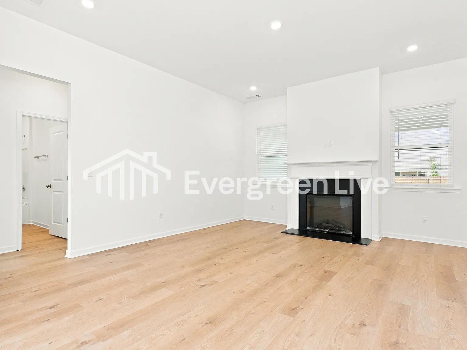 4 bed, 2.0 bath, 1683 sqft, $2,085 — Photo 2