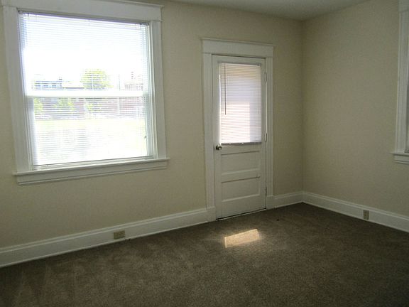 5th image of 216 Donahue St