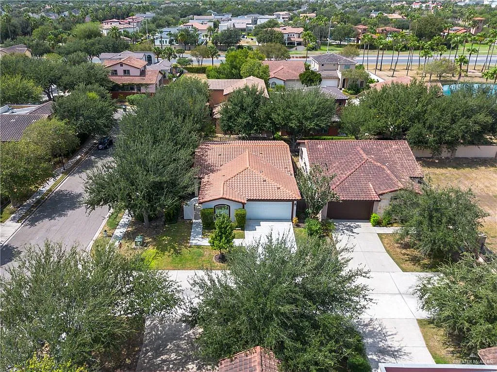 3 bed, 3.0 bath, 1920 sqft, $2,700 — Photo 3