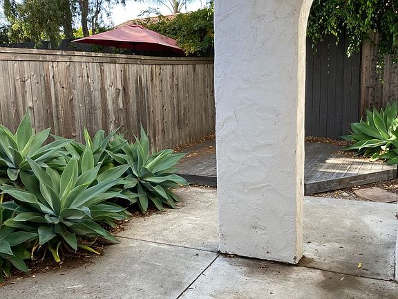 5th image of 2100 Cliff Dr