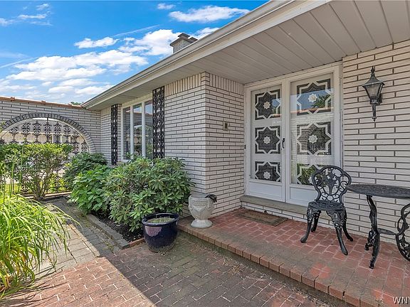 5th image of 32 Brookedge Rd