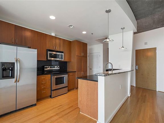 5th image of 923 Peachtree St NE Unit 1334